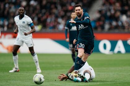 Lionel Messi en el enfrentamiento con Bordeaux, aquél de los silbidos para él tras la eliminación de PSG frente a Real Madrid por la Champions League; el zurdo vuelve este domingo al Parque de los Príncipes, contra Lorient por la Ligue 1.