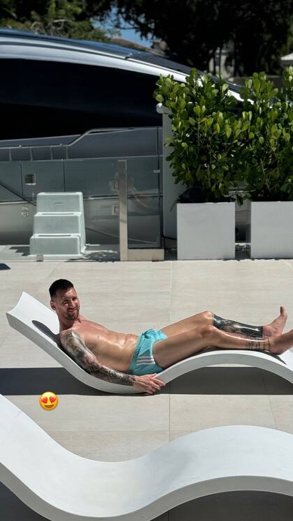 Lionel Messi en el patio de su casa de Miami (Foto: Instagram/@antonelaroccuzzo)