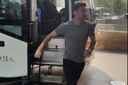 Lionel Messi en su desembarco en Pekín