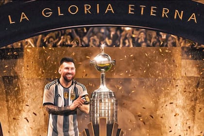 Lionel Messi en una composición gráfica con la Copa Libertadores; el capitán argentino, que nunca actuó en el fútbol sudamericano de clubes, puede llegar a disputar el trofeo, ya que se conjetura con una invitación de Conmebol a Inter Miami.