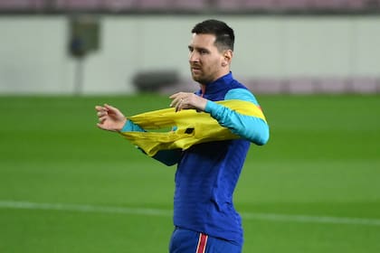 Messi, durante el calentamiento previo al partido contra el Athletic de Bilbao.