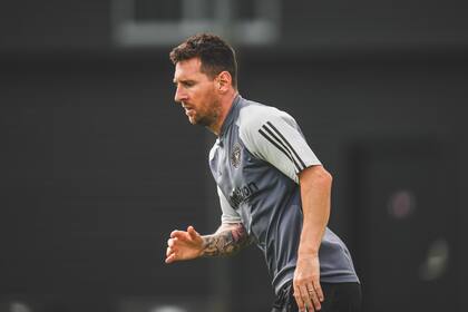 Lionel Messi entrenó a la par de sus compañeros en el día previo al partido pero aún es duda para la alineación del equipo que enfrentará al Houston Dynamo