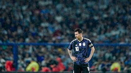 Lionel Messi entró en la segunda parte, pero casi no tuvo participación