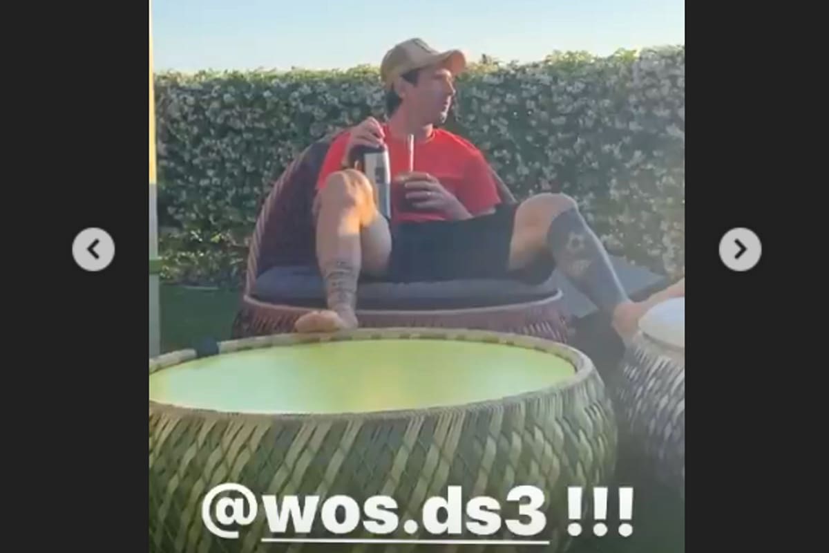 Lionel Messi escuchando a Wos en su casa