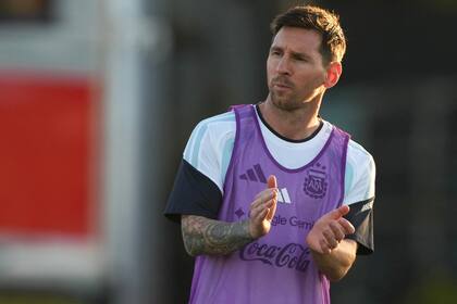 Lionel Messi está con la selección y tendría sus minutos en los amistosos; el DT rival dijo que está "no se lo toca"