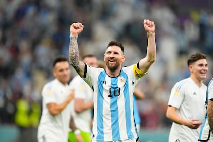 Lionel Messi estalla de alegría tras el triunfo ante Croacia; este miércoles recibió a su familia en la concentración