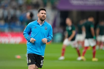 Lionel Messi, estandarte del seleccionado argentino que buscará el pase a octavos este miércoles frente a Polonia