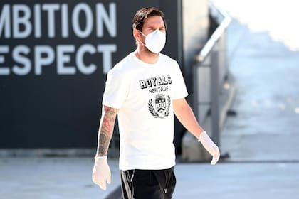 Lionel Messi este miércoles 6 al presentarse en los controles médicos en Barcelona.