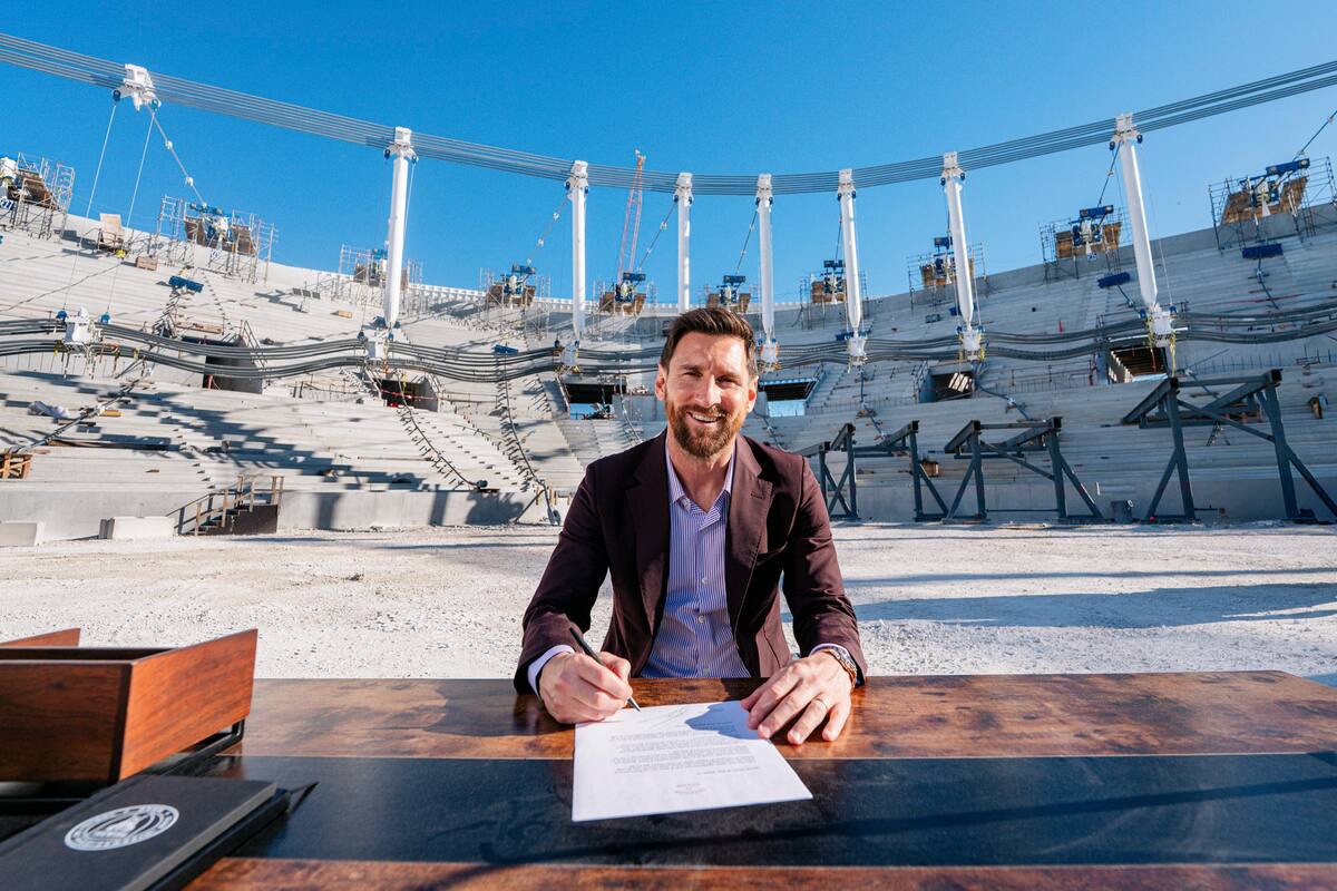 Lionel Messi firma la renovación de su contrato en Inter Miami