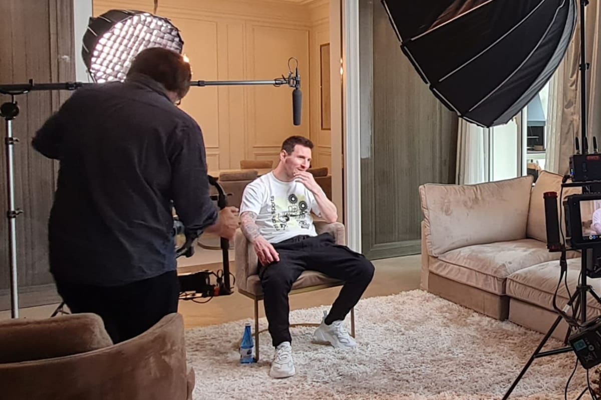 Lionel Messi frente a una cámara de TV, una imagen cada vez más común en las plataformas de streaming