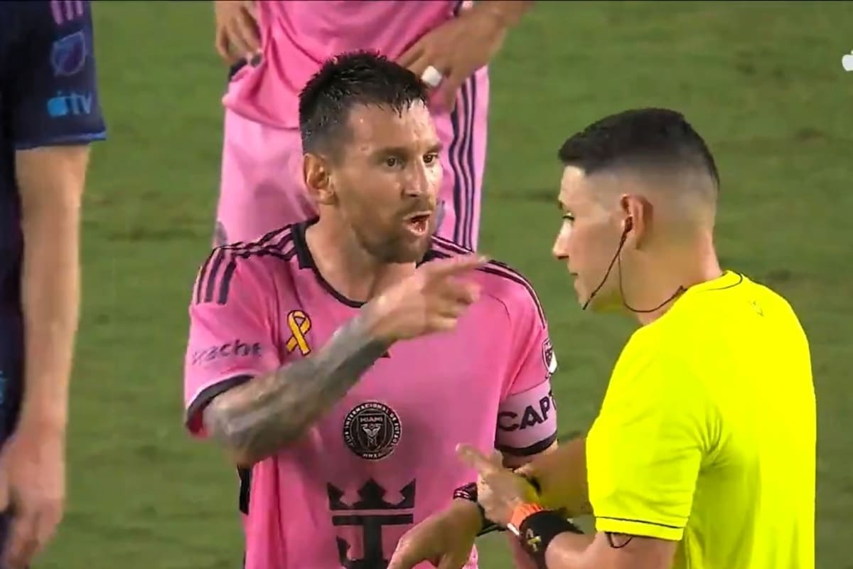 Lionel Messi increpa al árbitro tras el empate 1 a 1 entre Inter Miami y Charlotte