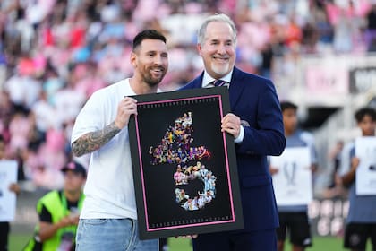 Lionel Messi junto a Jorge Mas en el estadio del Inter Miami