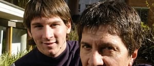 Un hijo que llora a escondidas, un padre que sostiene como puede: cuando Barcelona los hizo uno solo
