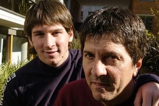 Un hijo que llora a escondidas, un padre que sostiene como puede: cuando Barcelona los hizo uno solo