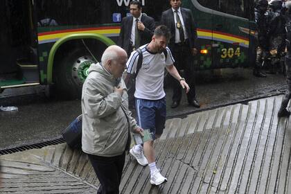La última visita, en 2017, otra derrota y una nueva frustración: esa misma mañana, la FIFA le comunicó que estaba suspendido provisionalmente y no pudo jugar; sería la despedida de Bauza como entrenador