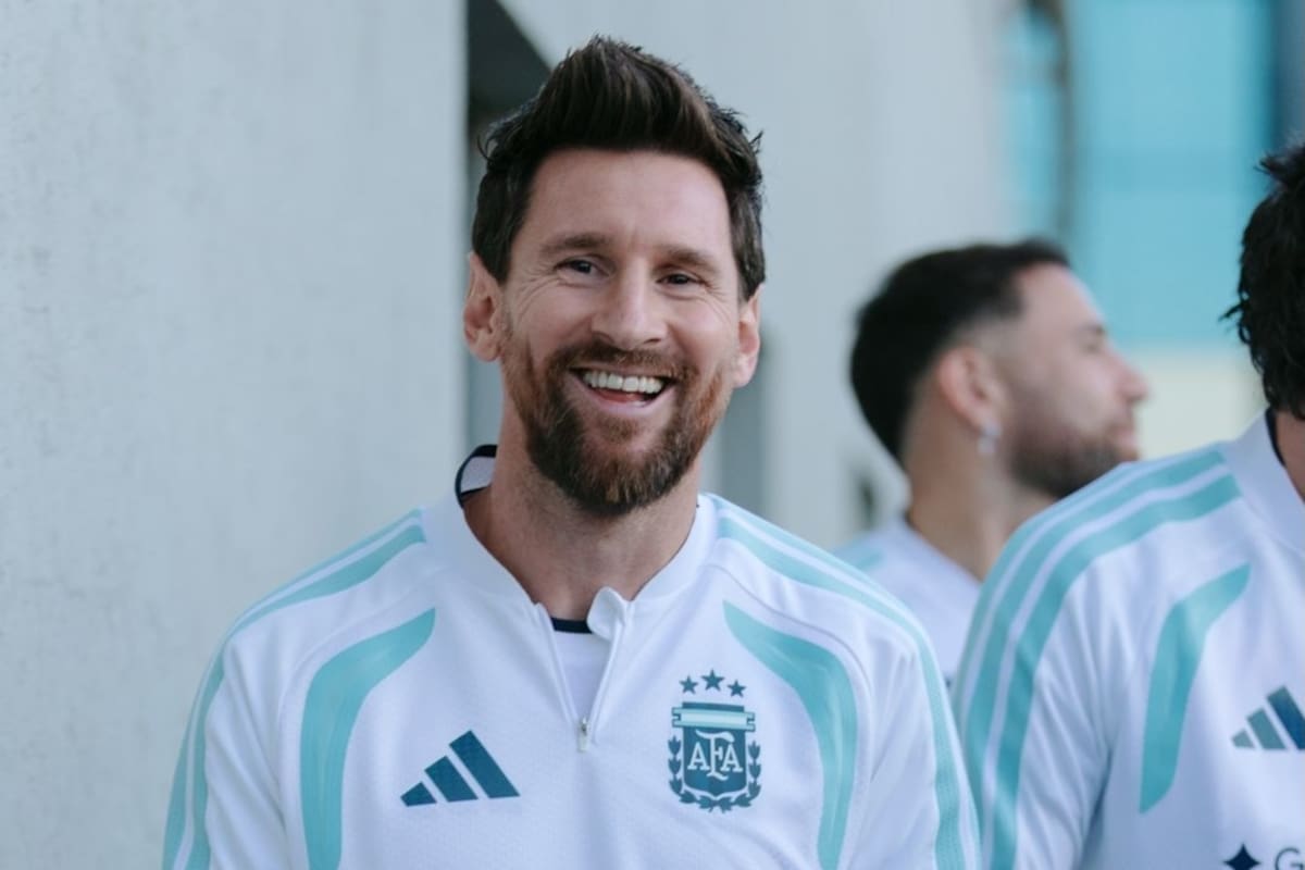 Lionel Messi llegó este domingo al predio de Ezeiza y se incorporó a la selección argentina