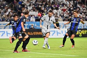 Lionel Messi marcó el tercer tanto de la goleada de PSG sobre Gamba Osaka
