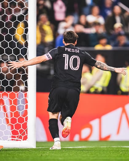 Lionel Messi tuvo fácil el gol, por una cesión de Luis Suárez que lo dejó muy cerca del arco, en el primer compromiso de Inter Miami bajo la dirección técnica de Javier Mascherano.