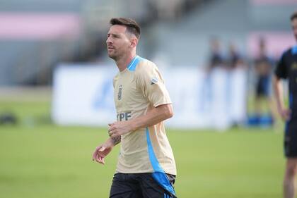 Lionel Messi no fue confirmado como titular por Scaloni, pero ante Ecuador tendrá minutos; "la gente va a poder verlo, que es lo más importante", valoró el DT.