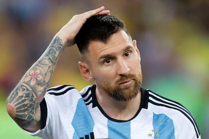 Lionel Messi no jugará los amistosos con la selección argentina por una lesión en su pierna derecha