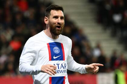 Lionel Messi no se hace eco de lo que pueden pensar (y silbar) algunos hinchas de PSG: le da goles, asistencias y títulos