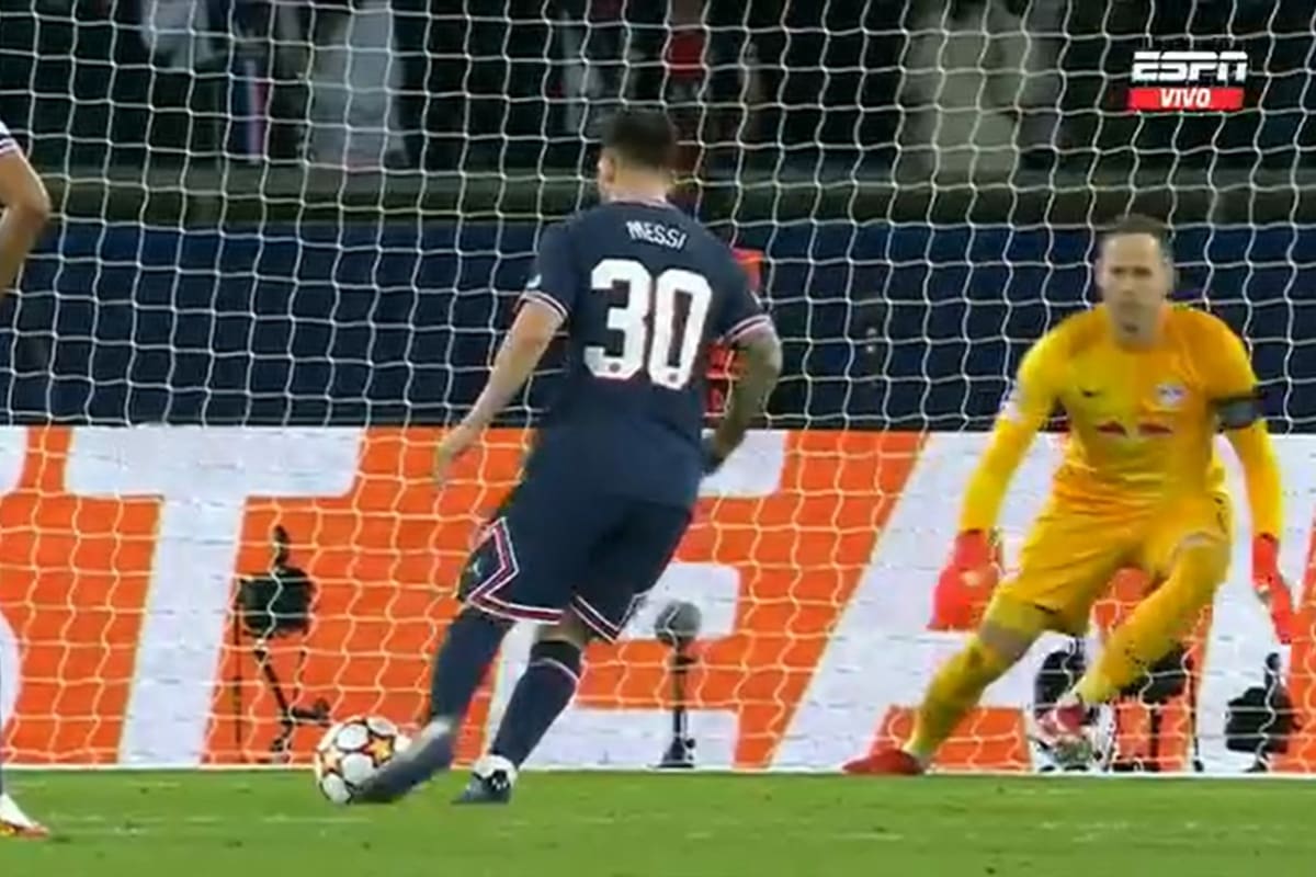 Lionel Messi picó el penal para convertir el 3 a 2 de PSG