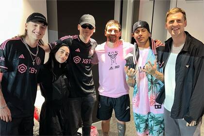Lionel Messi posó junto a Nicki Nicole, Peso Pluma, Bizarrap, Duki y Louta tras disputar un encuentro con el Inter Miami