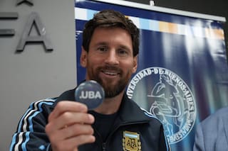 Messi recibió el doctorado Honoris Causa de la UBA horas antes de su despedida de la selección