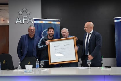 Lionel Messi recibió el doctorado Honoris Causa de la UBA horas antes de su despedida de la selección