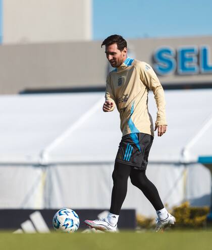 Lionel Messi regresa a la selección luego de dos partidos ausente