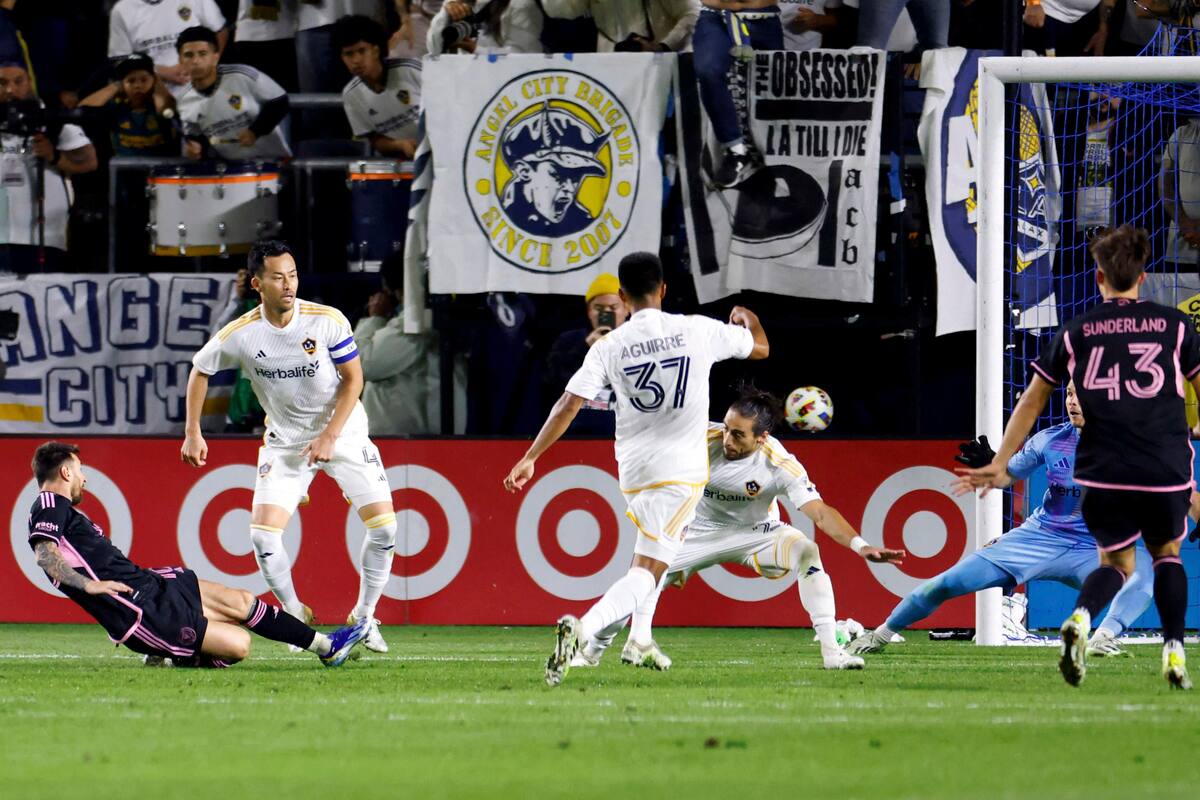 Lionel Messi se combinó perfecto con Jordi Alba y rescataron el empate para Inter Miami. (Photo by KEVORK DJANSEZIAN / GETTY IMAGES NORTH AMERICA / Getty Images via AFP)