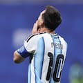 El penal que falló Messi en el primer tiempo después de la infracción a Tagliafico
