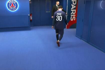 Lionel Messi se retira directamente al vestuario de PSG después del triunfo contra Angers, una postal que se repitió durante toda la temporada de la Pulga