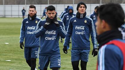 Lionel Messi, Sergio Aguero, Paulo Dybala en el primer entrnamiento en Moscu