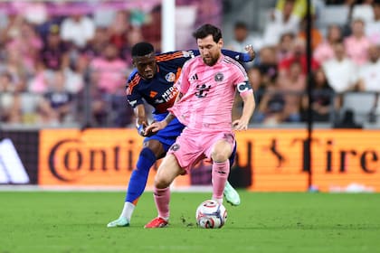 Lionel Messi soporta la marca de Teenage Hadebe; el capitán y una semana singular