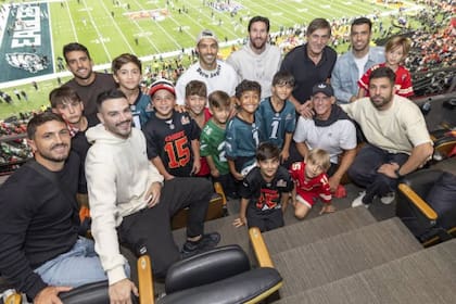 Lionel Messi, sus hijos y otros futbolistas dieron el presente en la final del Super Bowl