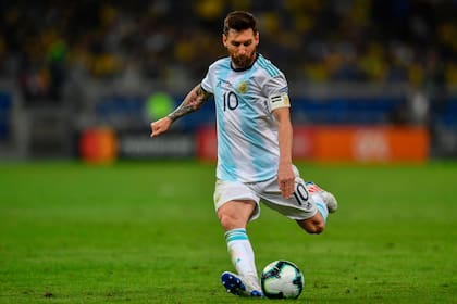 Lionel Messi vistiendo la 10 de la selección nacional.