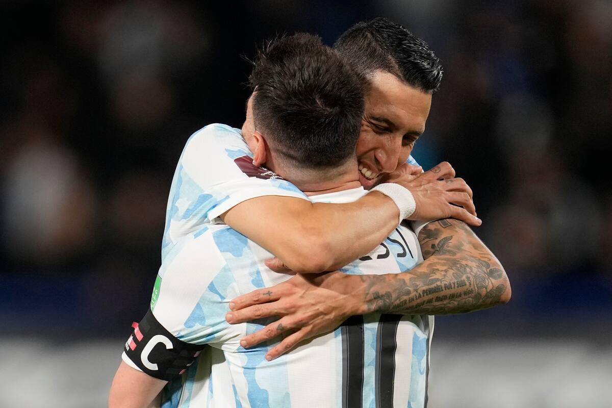 Lionel Messi y Ángel Di María, capitán y subcapitán de la selección tienen una ilusión compartida: levantar la Copa del Mundo