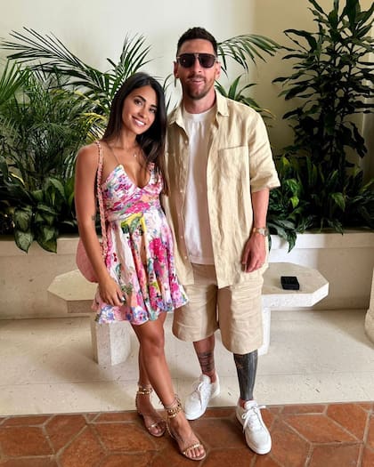 Lionel Messi y Anto Roccuzzo con sus looks de verano por las calles de Miami