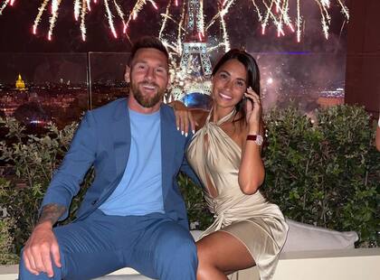 Lionel Messi y Antonela Roccuzzo en París