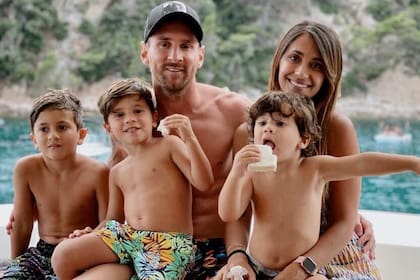 Lionel Messi y Antonela Roccuzzo hace ya muchos años cuando sus hijos eran aún niños y no adolescentes como ahora