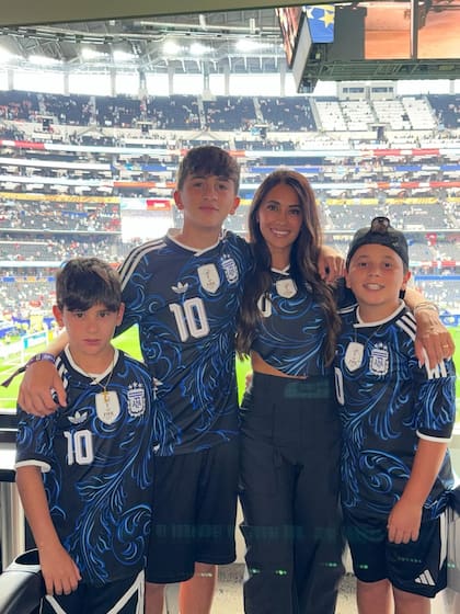 Lionel Messi y Antonela Roccuzzo se casaron en 2017 en Rosario. Son padres de Ciro, Thiago y Mateo.