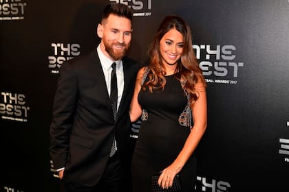Lionel Messi y su esposa Antonella en la gala de los premios FIFA The Best de 2020; pisarán de nuevo la alfombra roja
