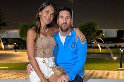Lionel Messi y Antonella Roccuzzo compartieron un asado en la Universidad de Qatar; el capitán fue uno de los tres jugadores que decidió no salir de la concentración