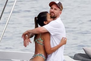 Lionel Messi y Antonella Roccuzzo se muestran muy apasionados en el lujoso yate donde pasan sus vacaciones