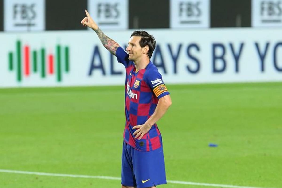 Lionel Messi y el particular festejo de su gol oficial N° 699.