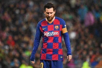 Lionel Messi y el resto de sus compañeros de Barcelona sufrirán un recorte en sus sueldos por la crisis económica derivada del coronavirus.