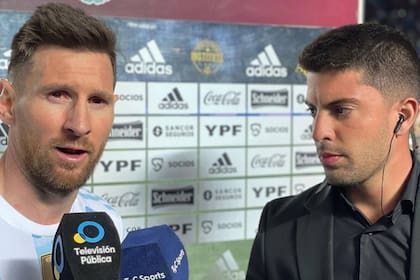 Lionel Messi, capitán de la selección argentina; Gastón Edul, periodista de TyC Sports