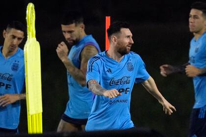 Lionel Messi y jugadores de la Selección Argentina, en su entrenamiento previo al partido con Países Bajos