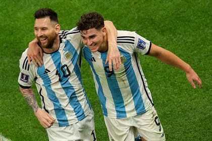 Lionel Messi y Julián Álvarez compiten para ser elegidos como el Mejor Jugador 2022; el rosarino es el máximo favorito